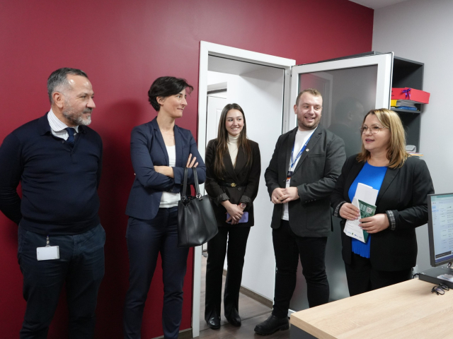 Представители посольства Франции в Кишиневе посетили Муниципальный молодежный центр